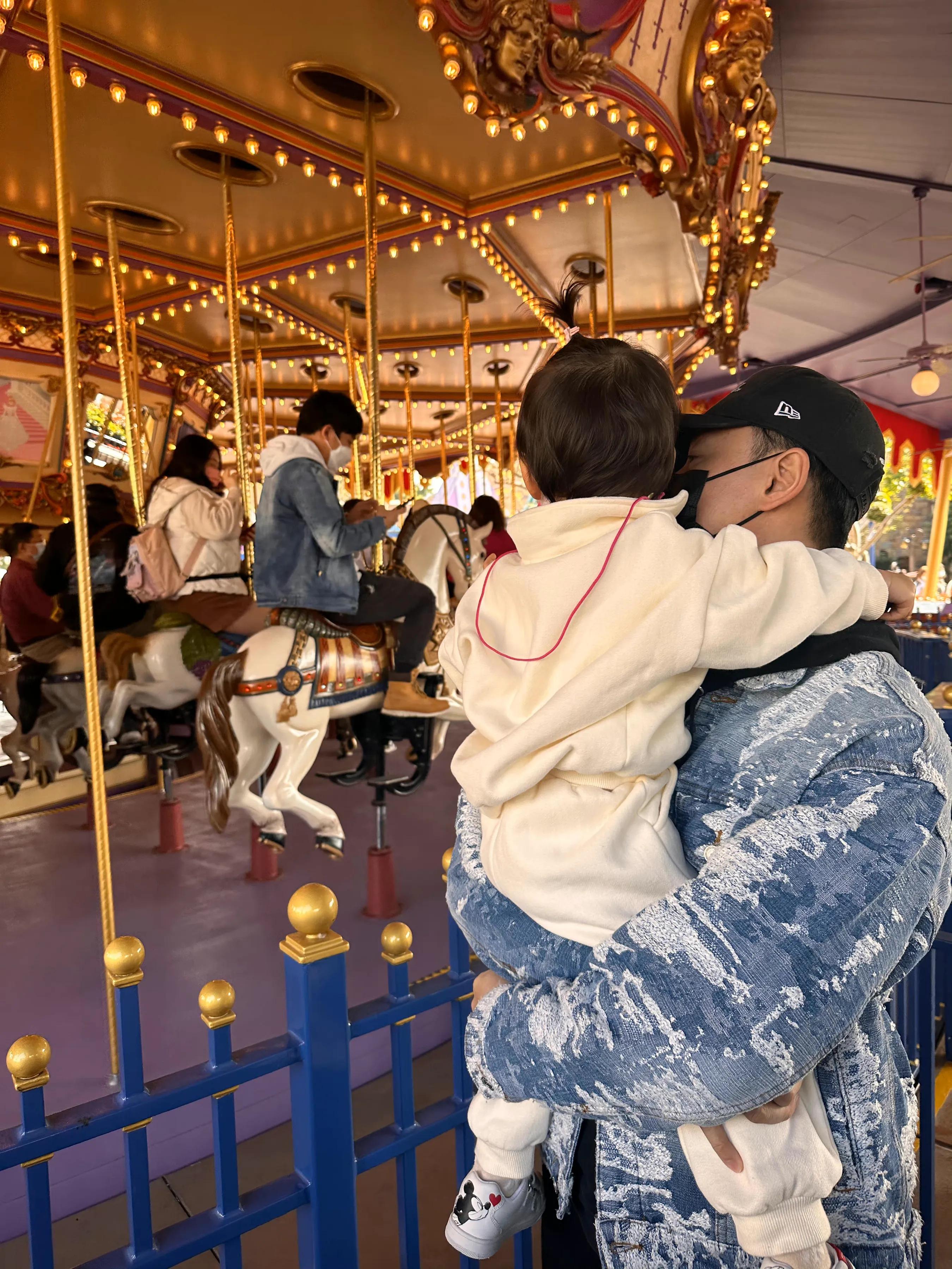 李多寅|张馨月晒美照“装嫩”,鸽子蛋钻戒出镜率超高,林峯真的太宠妻了