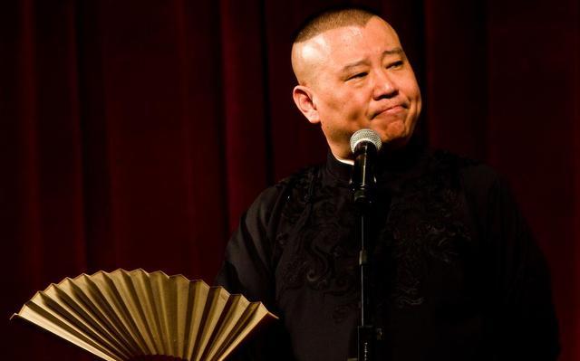 于正|德云社开创偶像派相声，郭德纲故意显出无奈，说这是因为天灾人祸