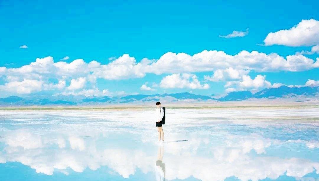 茶卡盐湖|比茶卡盐湖美丽数倍，鲜为人知的“天空之镜”，犹如仙人落笔成画