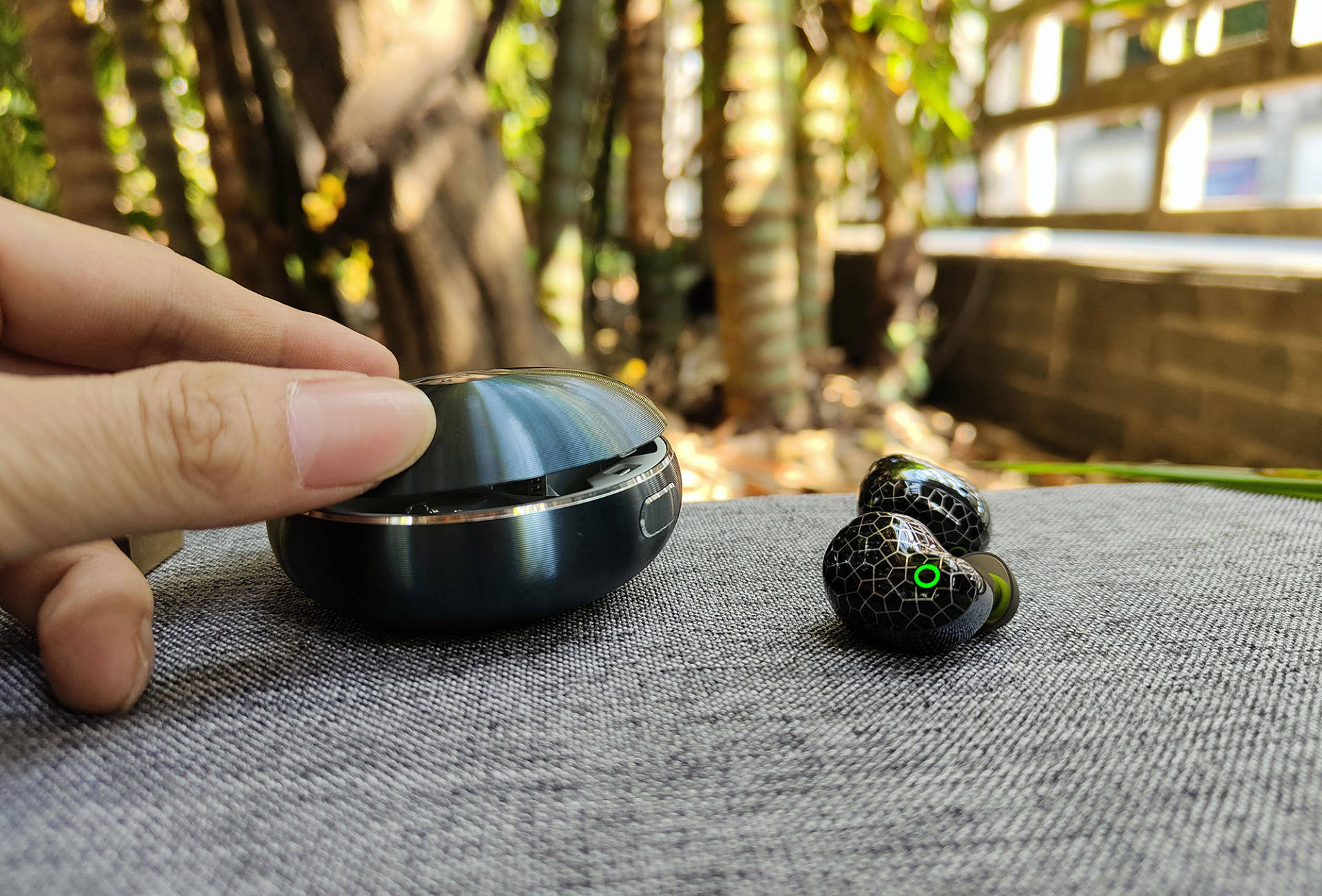 华为|真无线蓝牙耳机也能玩HIFI ？魔浪HiFiPods耳机体验，圈铁结合非一般