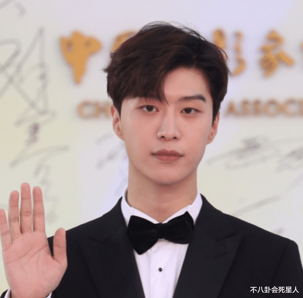 明星|脸型崎岖、颧骨突出、嘴歪,当明星离开精修,缺点全暴露!