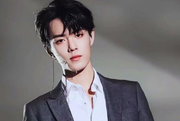 肖战|《时装》杂志报道6位艺人,肖战携手影视搭档上榜,魅力十足