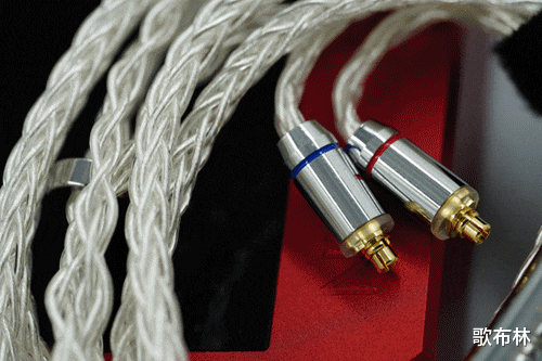 耳机|千元平头塞的究极形态：斯马巴特ST20聆听体验