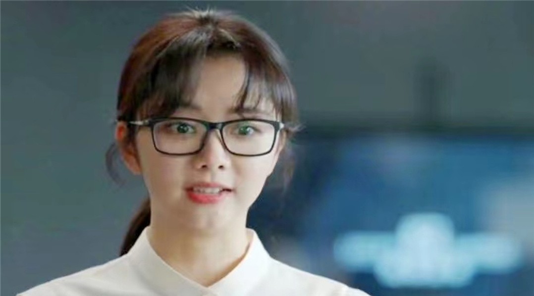 秘书|《请叫我总监》里，暗藏着一个职场的真相，很残酷也很戳人心