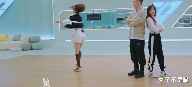 吴谨言|吴谨言练出很多肌肉，会360度转圈，王心凌39岁会劈叉