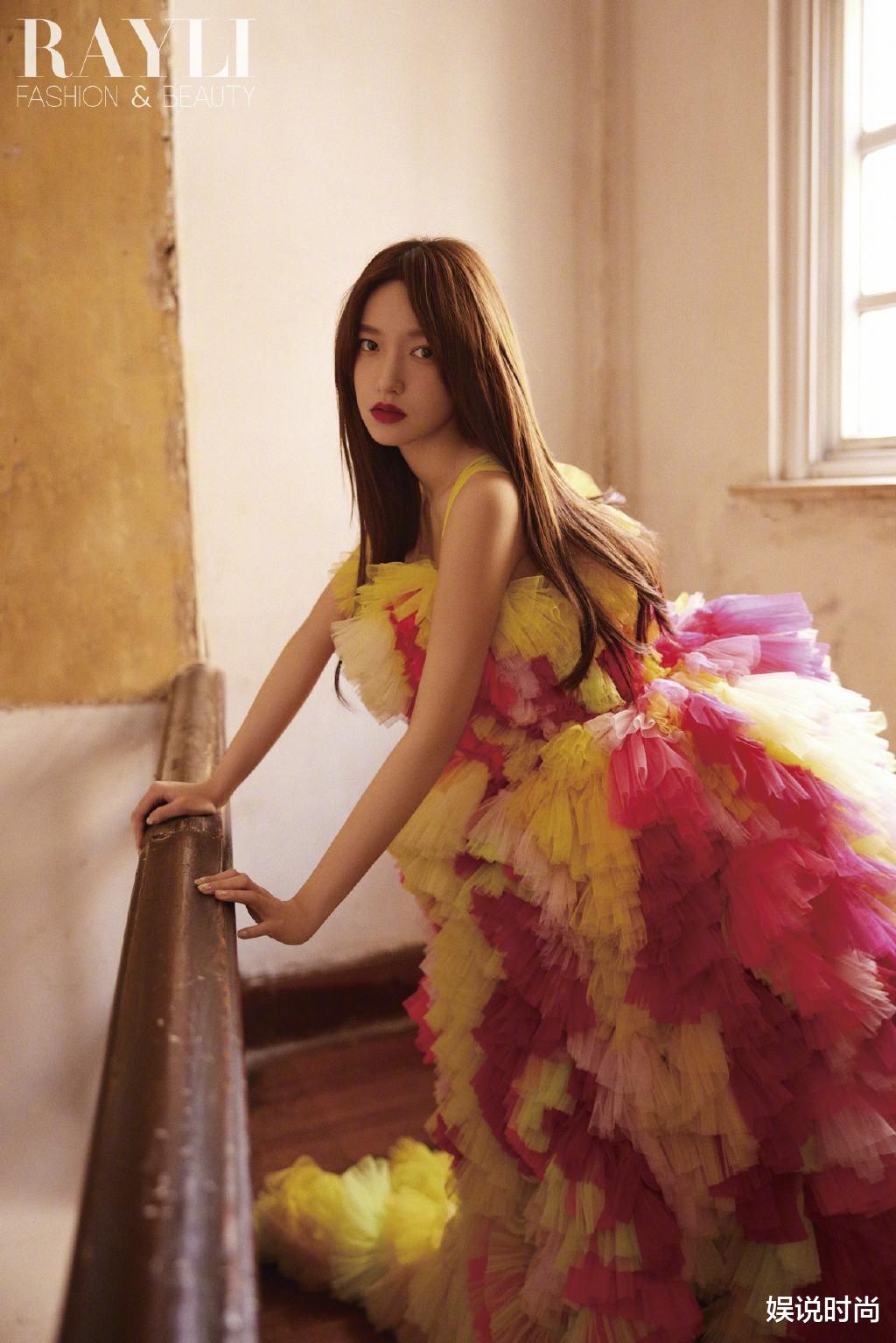 程潇|程潇和景甜撞衫!一个美得像花仙子,一个充满梦幻色彩,结果你想不到