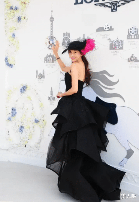 童瑶|当童瑶和林志玲同穿黑裙，原来年龄在气质面前不值一提