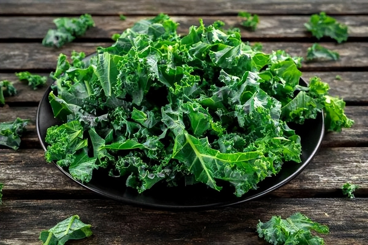 麦芽|“王宝钏挖野菜”被登上热搜？野菜看似健康，实际上留意4个细节