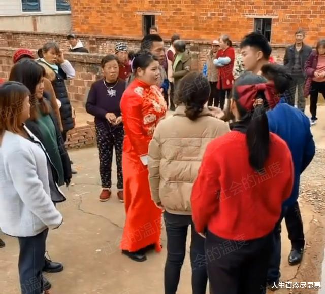前女友大闹婚礼现场,新郎保护新娘被扇耳光:30万彩礼怪我喽
