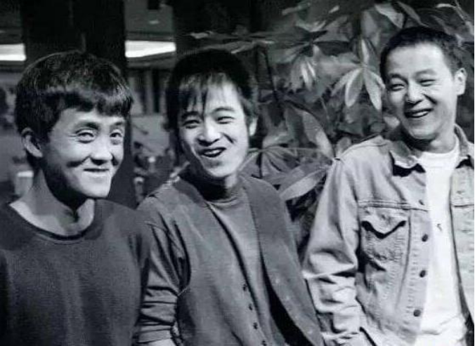 何勇|因调侃劳模被封杀，患精神病当街捅人，昔日摇滚巨星成囚犯