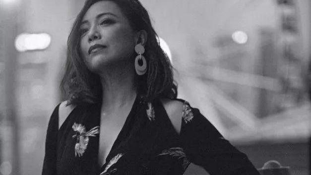 邓萃雯|邓萃雯的人生浮沉史，和她征服过的3个男人，错爱已婚男至今未婚