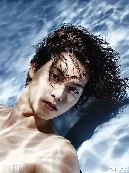 |大明星的两副面孔，笑死人了