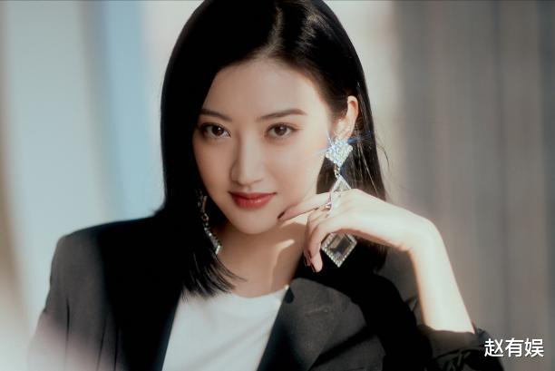 蒋欣|当红女星背后的金主之谜：曾搭档多位实力派，配角遍布国内外？