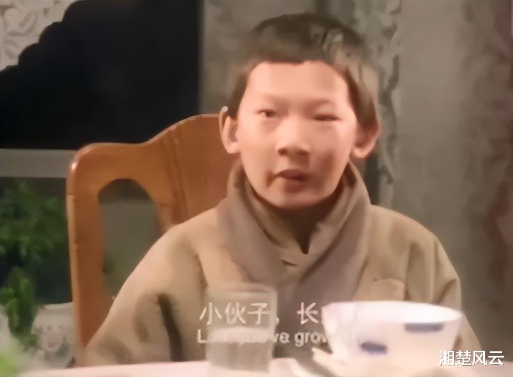 |母亲节苏翊鸣录歌祝福，妈妈出镜，非常时尚漂亮，母子关系非常好