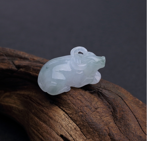 翡翠|肤色黝黑，适合佩戴翡翠吗？