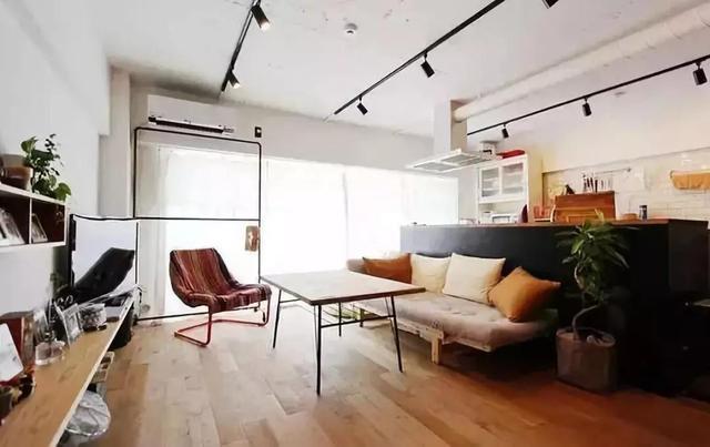 地板和家具的色彩如何搭配？