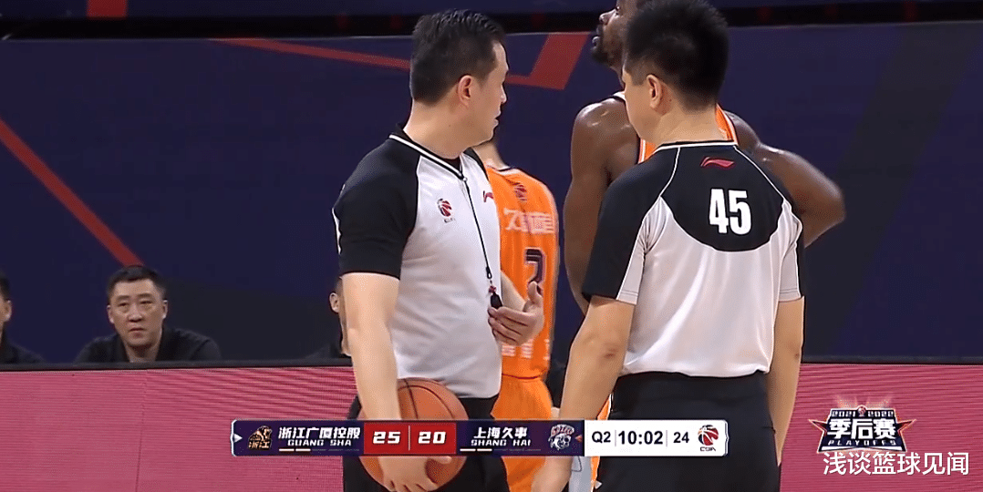 许钟豪|广厦上海队火爆互拼，许钟豪肘击罗汉琛，冯莱为队友终出一口恶气
