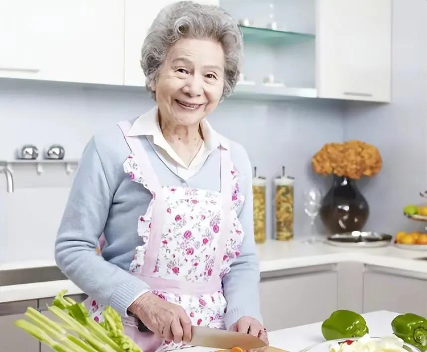 老年人生病后,就明白了父母和子女之间没有亲情可言