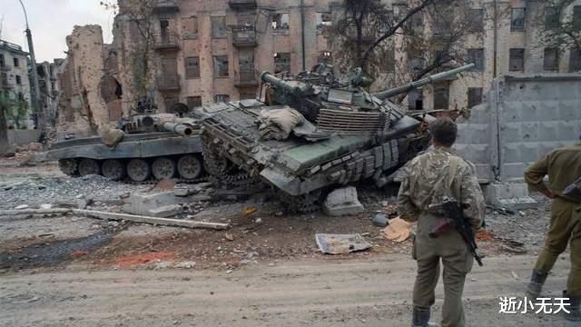 俄军遭遇真正的威胁,乌克兰公开使用末敏弹,专克装甲集群冲锋