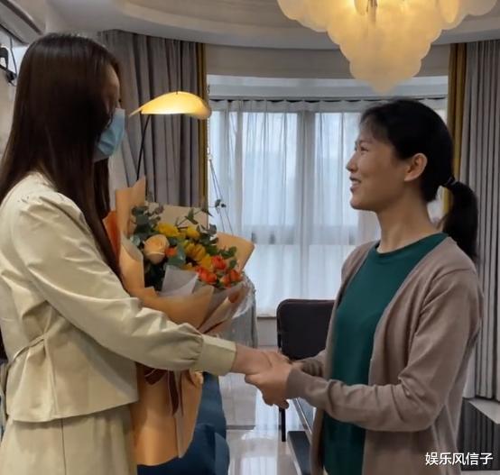 陈亚男|朱小伟带未婚妻甜蜜逛街，陈亚男却孤身一人，网友：自己作的