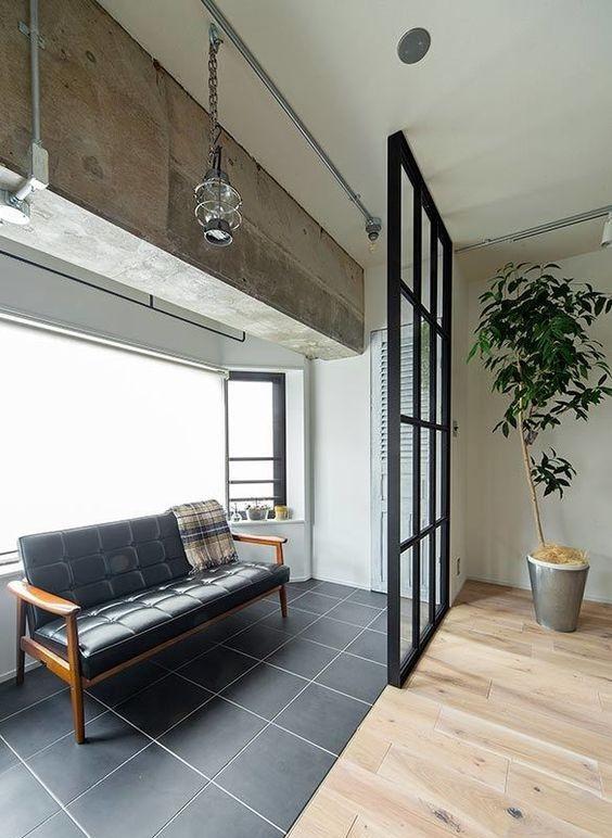 日本玄关设计值得借鉴，加到顶半隔断，硬是多个储物间，不愁收纳