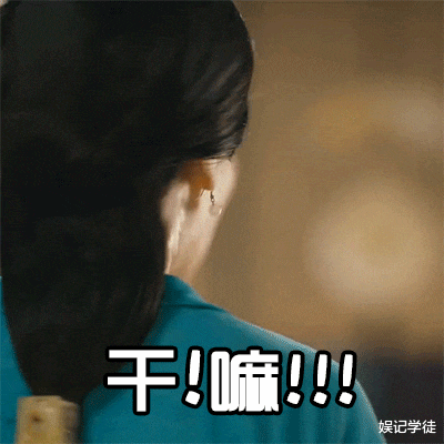 秦海璐|网友偶遇秦海璐刘涛路边拍吃戏，拍一天未露不满，多次补妆显敬业