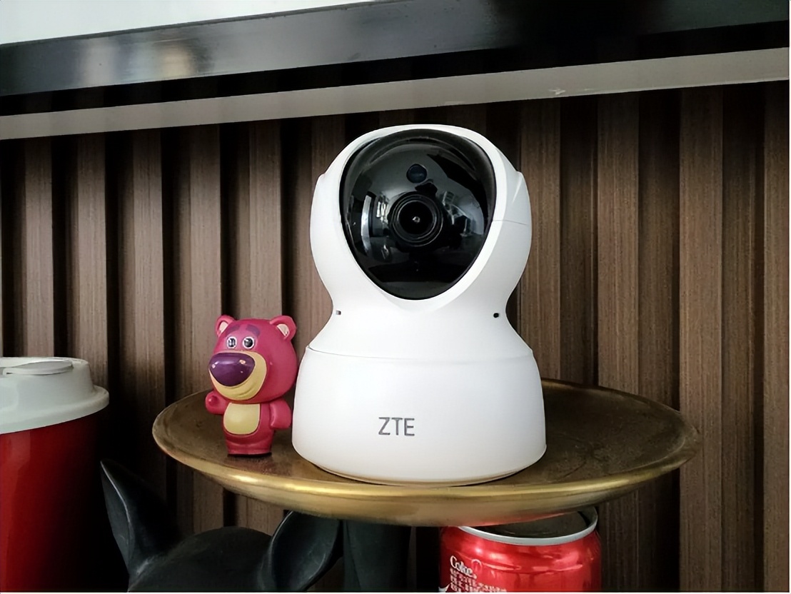 2.5K超清画质,360°全景视角,ZTE小兴看看家用监控的最佳选择