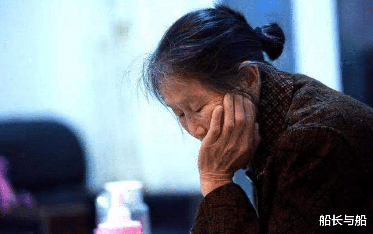 老人无偿照顾两个孙子多年,儿子儿媳早已离婚,抛下幼子生而不养