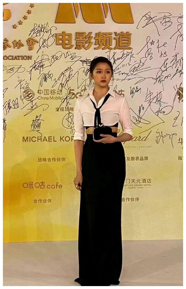 高圆圆|女星金鸡奖比美:高圆圆最优雅,柳岩最性感,万茜皮肤黝黑像女巫