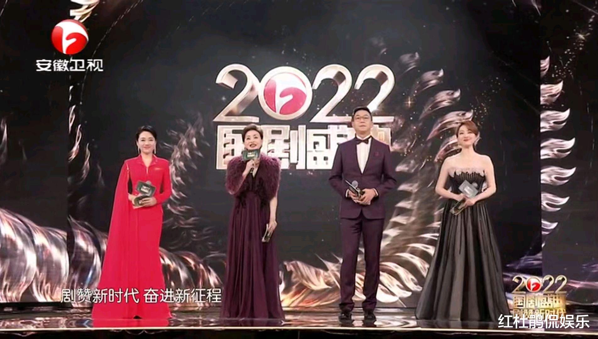 周群|2022国剧盛典主持人很加分:杨澜优雅大气、周群余声上演网友嘴替
