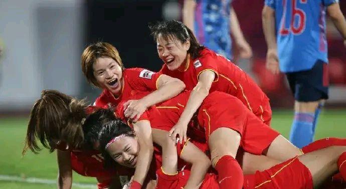 国足|挑战国足！向国足下战书！花木兰球队要3-0击败男足！