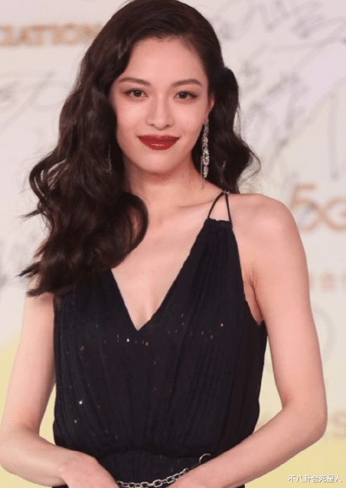 倪妮|柳岩的胸、倪妮的肩颈，明星值得“百万保险”的部位，真让人羡慕！