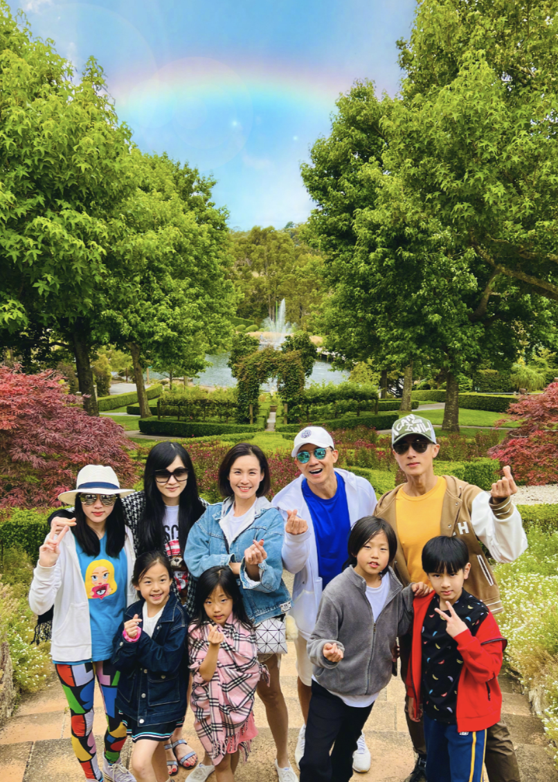 吴尊|吴尊结束澳洲之旅返回上海,送儿女上学,NeiNei姐弟书包超大抢镜