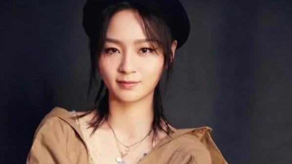 周笔畅|恭喜周笔畅整容成功！大发厥词：想要整成杨幂，结果整成了杨紫