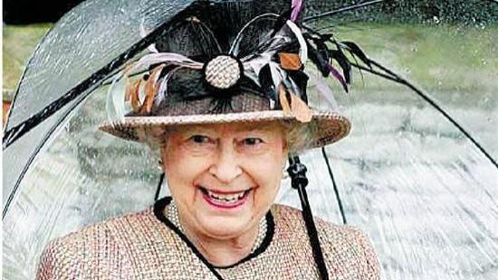 她完全不像英国女王，却做女王替身34年？