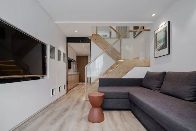 复式楼梯底下还空着?像这样改造,空间利用率大大提升!