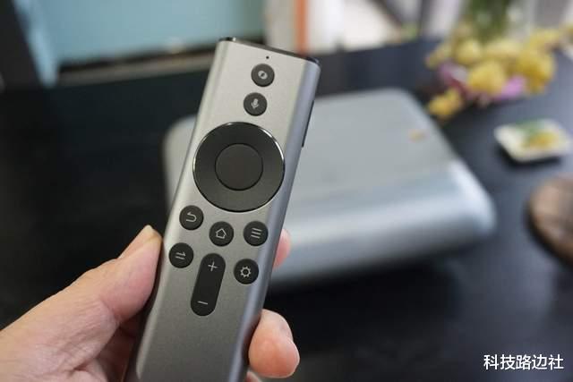 投影仪|春节在家看大片，投影仪怎么选？先搞明白短焦和长焦