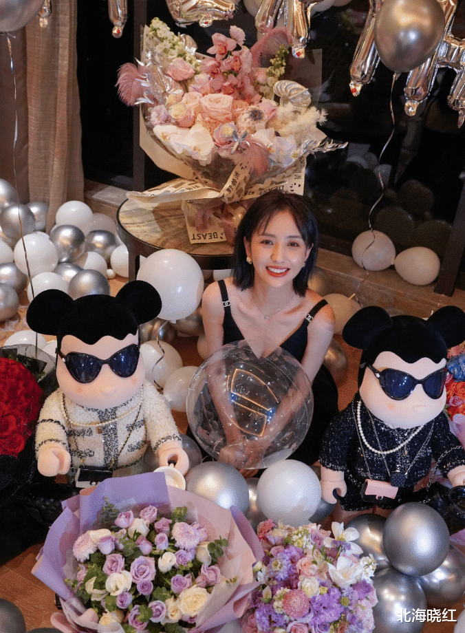 佟丽娅|39岁佟丽娅拍性感大片!趴沙子上秀美背翘臀,四肢纤细眼神风情