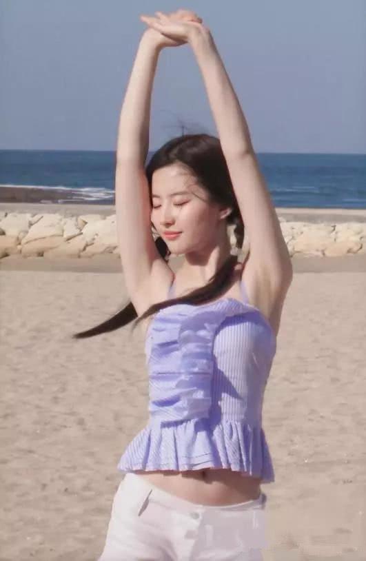 刘亦菲|刘亦菲旧照曝光，举起胳膊那一刻，要有定力