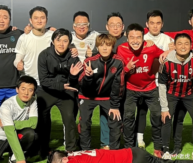 鹿晗|31岁鹿晗曝真实状态，油光满面长出胡茬，网友：不再是清秀一哥