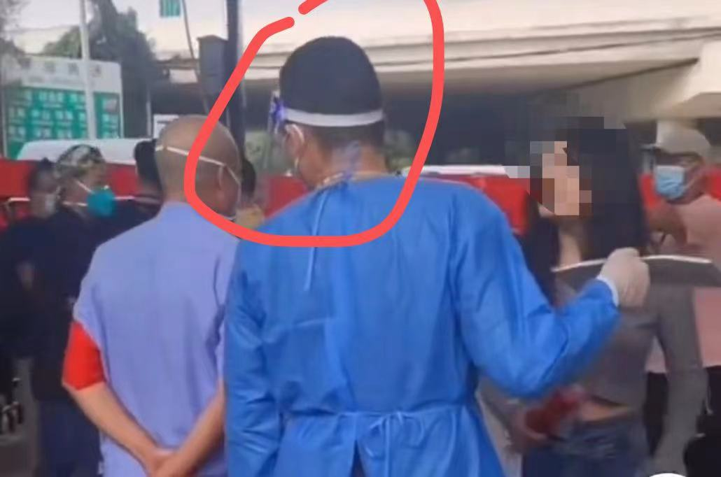 广州名媛不戴口罩当街撒泼,被绑后网暴志愿者
