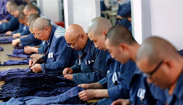 50岁的公务员被判处有期徒刑10年,出来刚好60岁能办理退休吗?