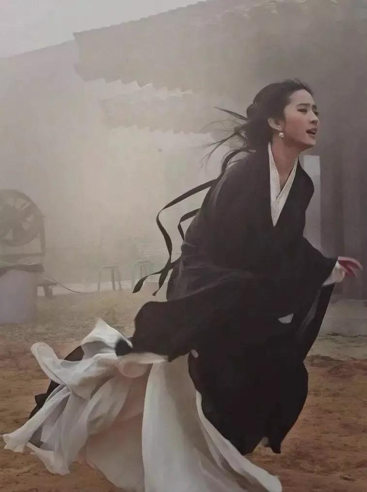 刘亦菲|母亲的“提线木偶”，从没为自己活过的刘亦菲，究竟还好吗？