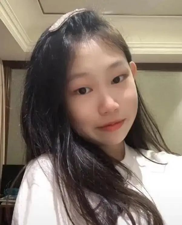 贾云馨|那些不起眼的星二代“整容”般长大！实现“弯道超车”了