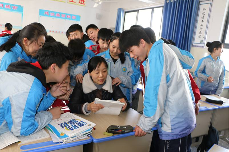 招聘|老师批改期末试卷，留下的评语很“刺眼”，家长一怒之下将其举报