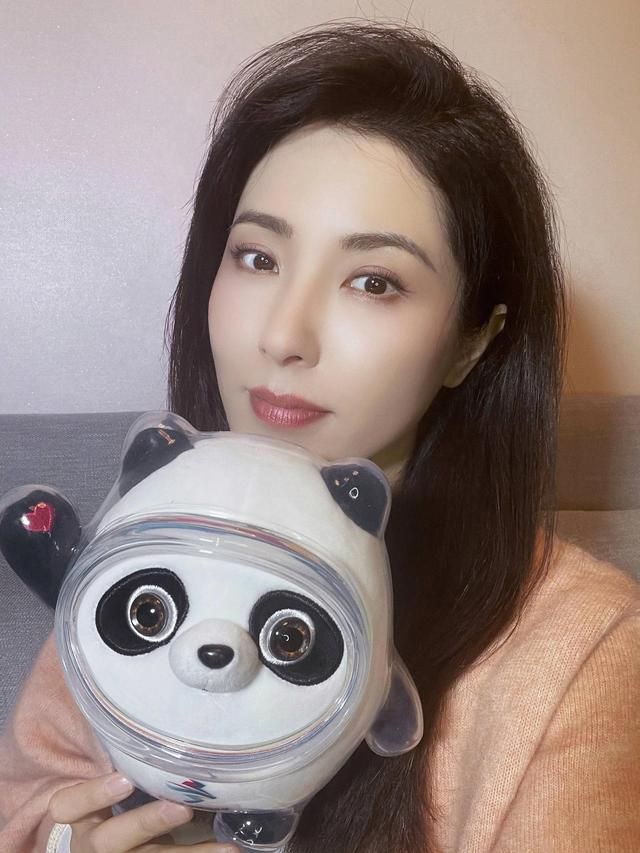 x特遣队|演员曾黎,徘徊在爱情与婚姻之间,46岁结婚一切随缘