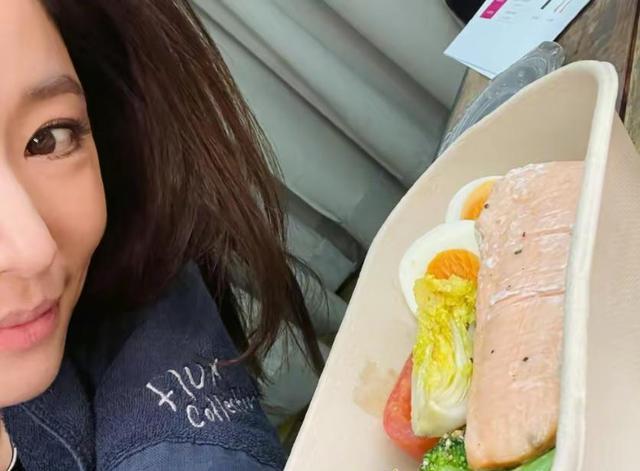 林心如|46岁林心如空中瑜伽视频曝光,身材曲线极好,女神依然青春靓丽