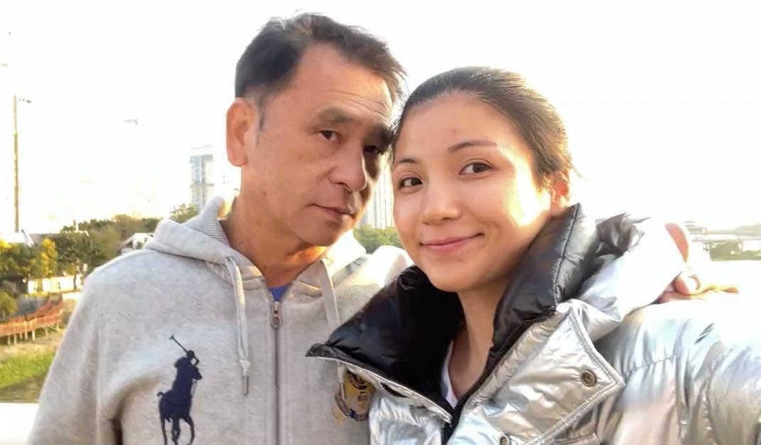 30岁女生与65岁男子恋爱引关注,女方曾直播带货,男方是榜一大哥