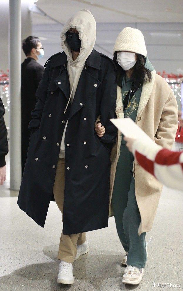 张杰|恩爱如初!谢娜张杰风波后合体高调走机场,穿情侣装举止格外亲密