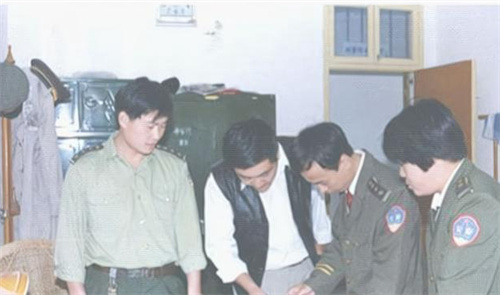 1998年,湖南24岁少女在家被奸杀,凶手被捕交代:她生得太好看了